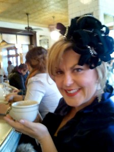 How to Fascinate in New York City: Shopping with Hats!